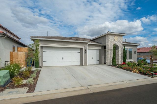 2788 N Douglas Avenue, Fresno, CA 93727