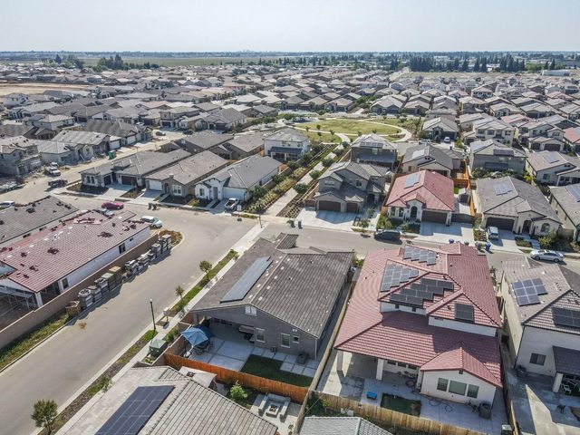 2788 N Douglas Avenue, Fresno, CA 93727