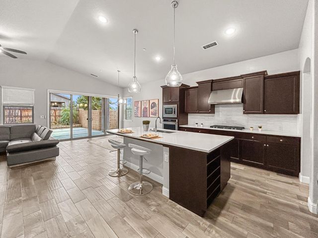 2788 N Douglas Avenue, Fresno, CA 93727