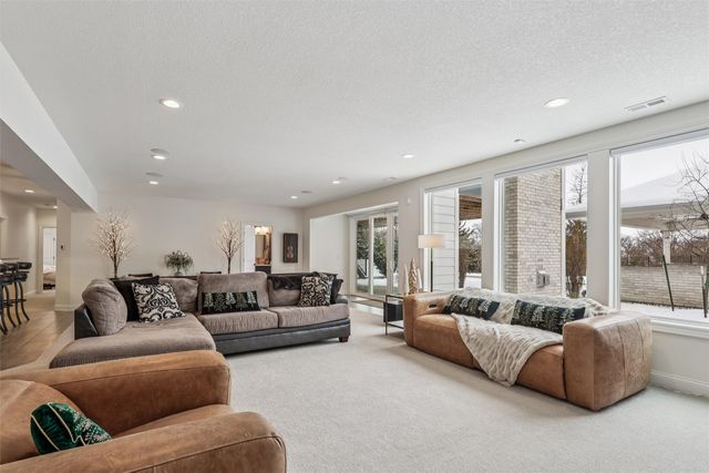 17415 Berkshire Parkway, Clive, IA 50325