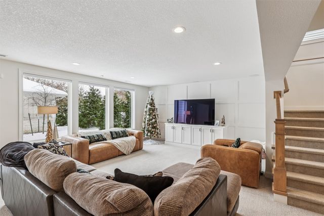 17415 Berkshire Parkway, Clive, IA 50325