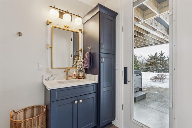 17415 Berkshire Parkway, Clive, IA 50325