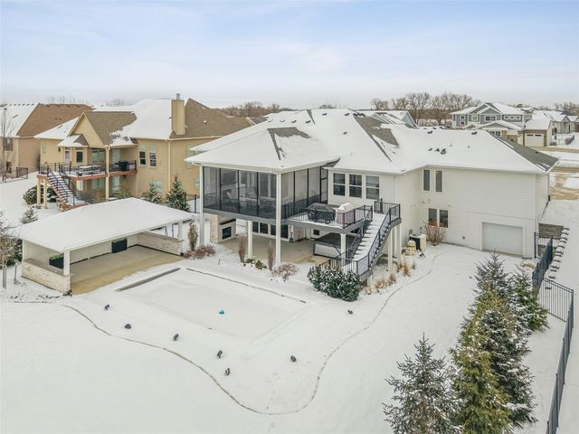 17415 Berkshire Parkway, Clive, IA 50325