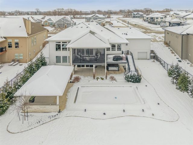 17415 Berkshire Parkway, Clive, IA 50325