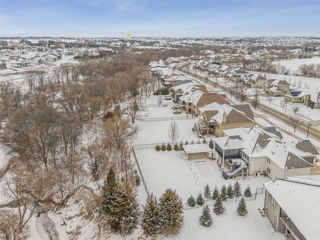 17415 Berkshire Parkway, Clive, IA 50325