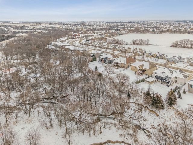 17415 Berkshire Parkway, Clive, IA 50325