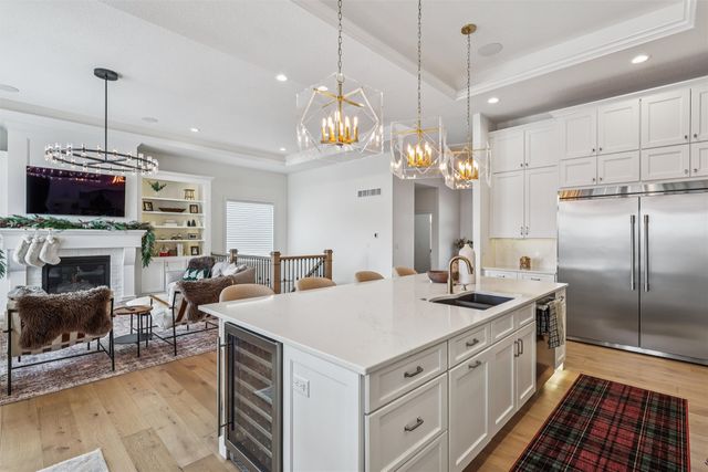 17415 Berkshire Parkway, Clive, IA 50325