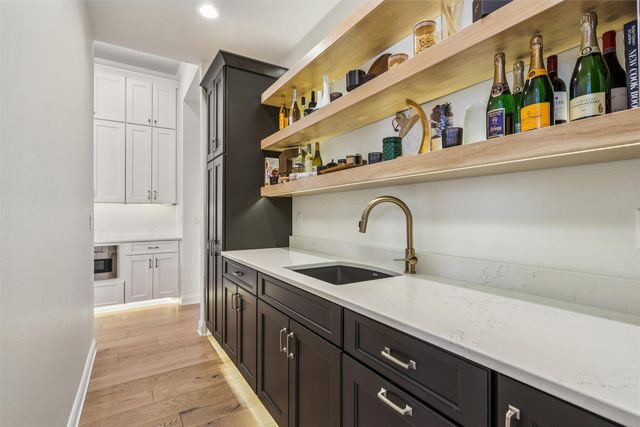 17415 Berkshire Parkway, Clive, IA 50325