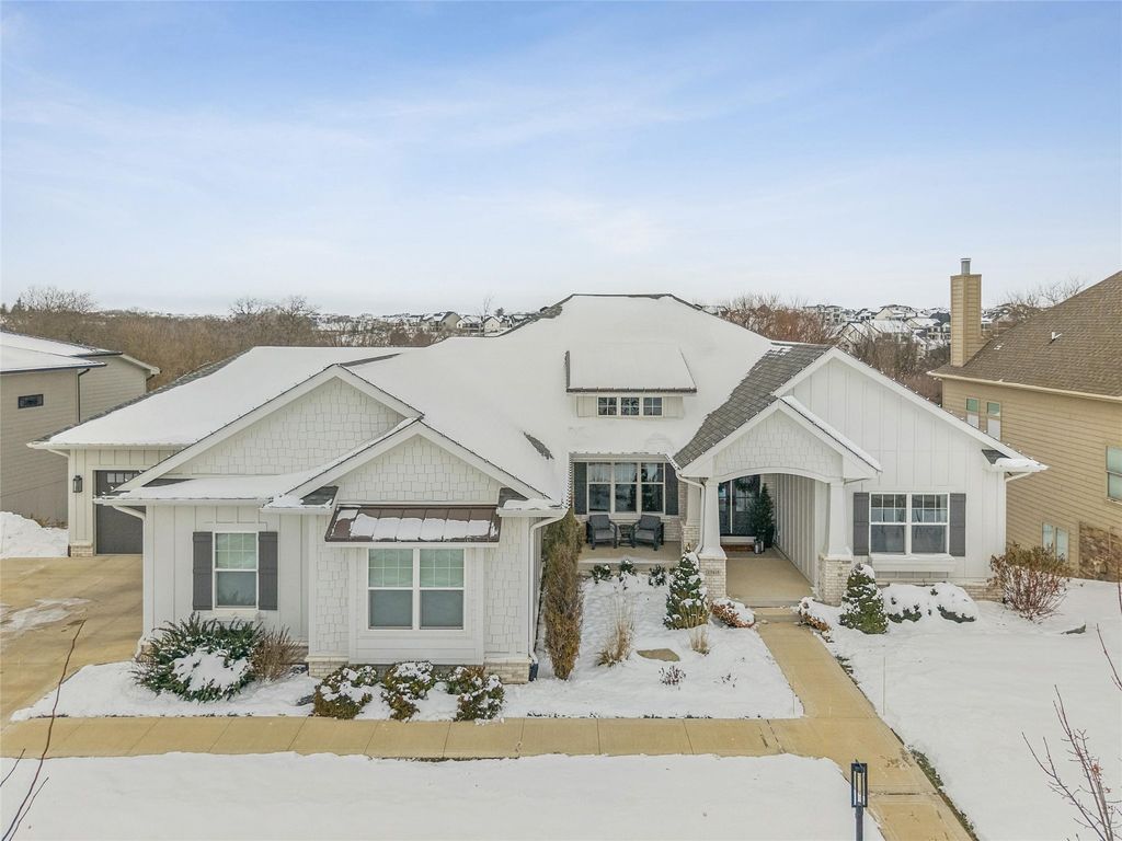 17415 Berkshire Parkway, Clive, IA 50325