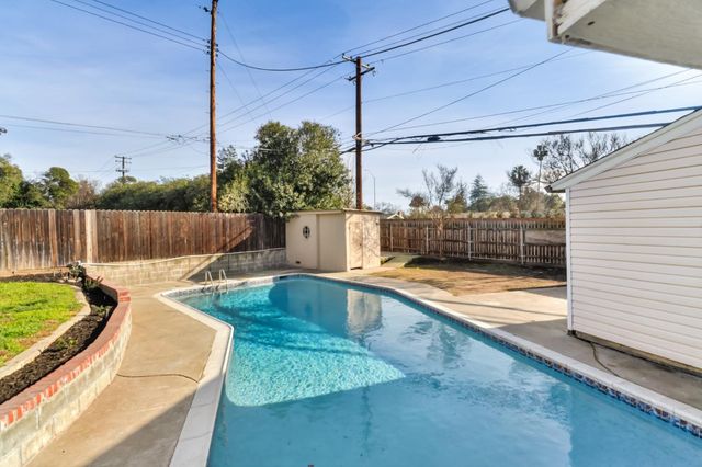 7055 Winding Way, Fair Oaks, CA 95628