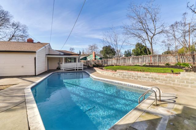 7055 Winding Way, Fair Oaks, CA 95628