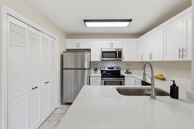 201 Riverstone Ct, Nashville, TN 37214