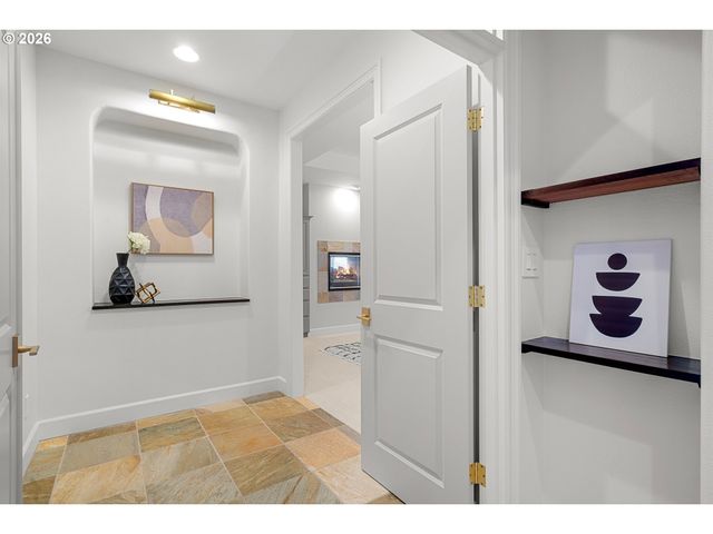 1811 Nw CEDAR RIDGE Dr, Portland, OR 97229