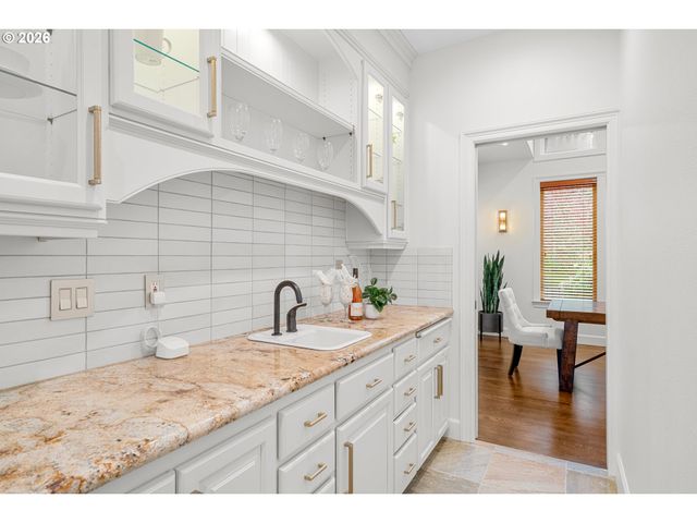 1811 Nw CEDAR RIDGE Dr, Portland, OR 97229