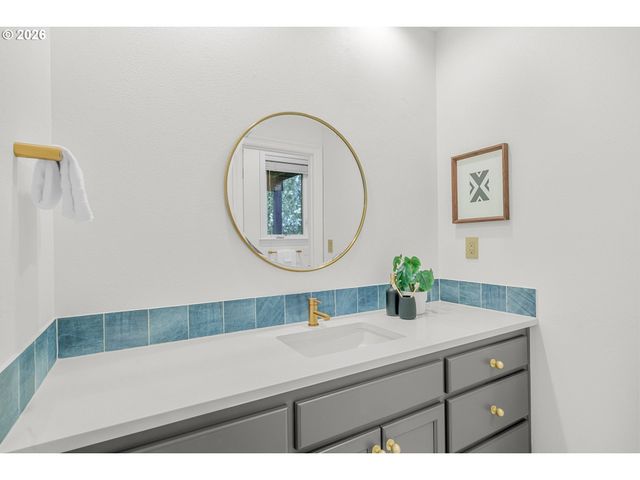 1811 Nw CEDAR RIDGE Dr, Portland, OR 97229