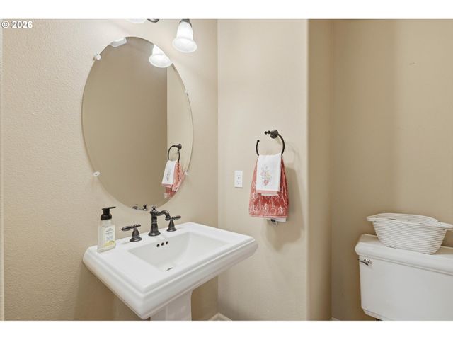 127 Sw GABBERT Rd, Gresham, OR 97080