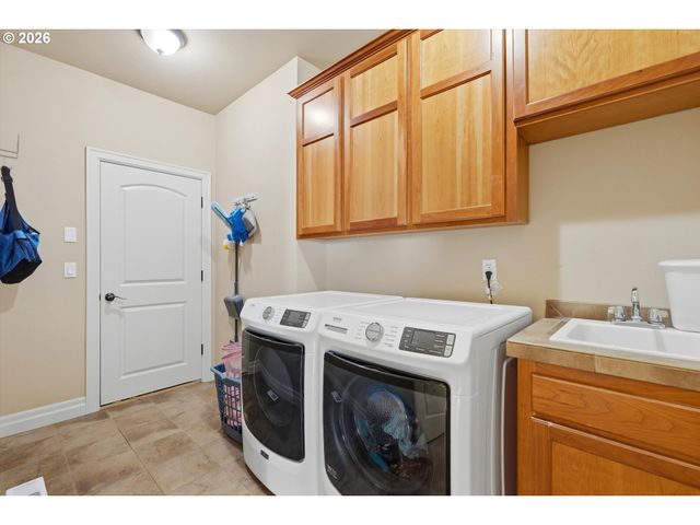 127 Sw GABBERT Rd, Gresham, OR 97080