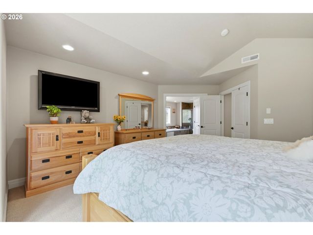 127 Sw GABBERT Rd, Gresham, OR 97080