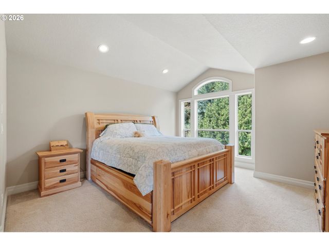 127 Sw GABBERT Rd, Gresham, OR 97080