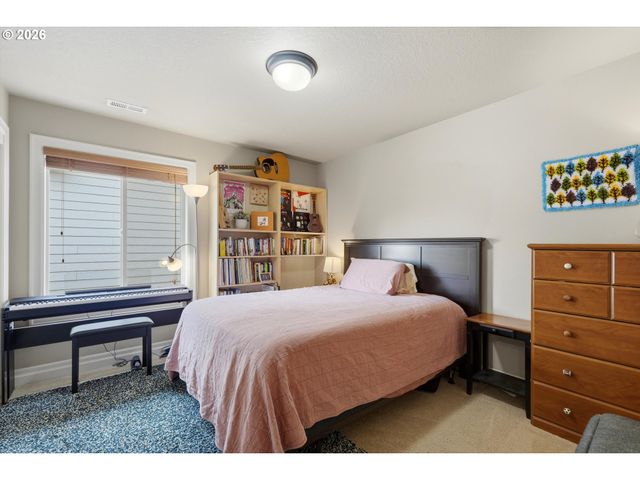 127 Sw GABBERT Rd, Gresham, OR 97080