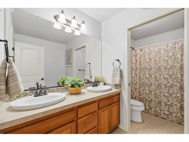 127 Sw GABBERT Rd, Gresham, OR 97080