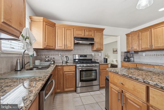 2732 WOODSVIEW DR, Bensalem, PA 19020