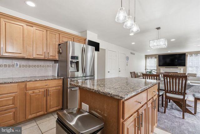 2732 WOODSVIEW DR, Bensalem, PA 19020