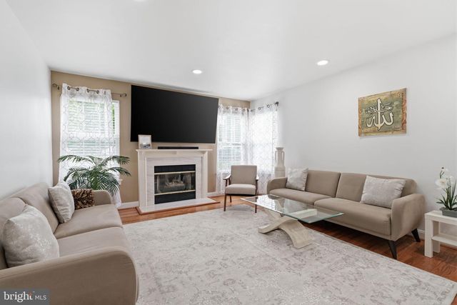 2732 WOODSVIEW DR, Bensalem, PA 19020