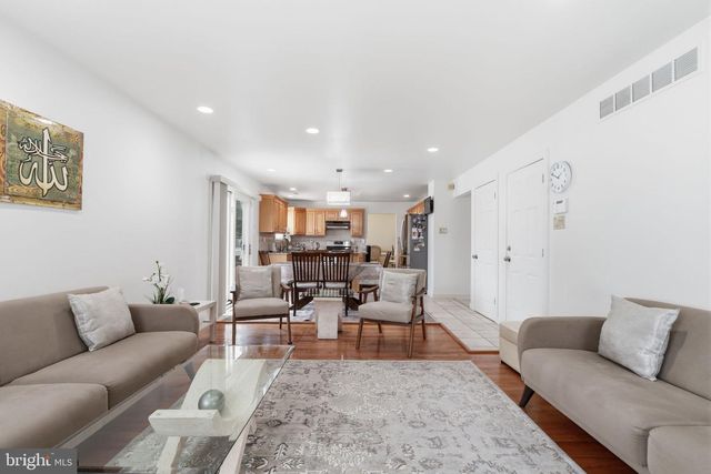 2732 WOODSVIEW DR, Bensalem, PA 19020