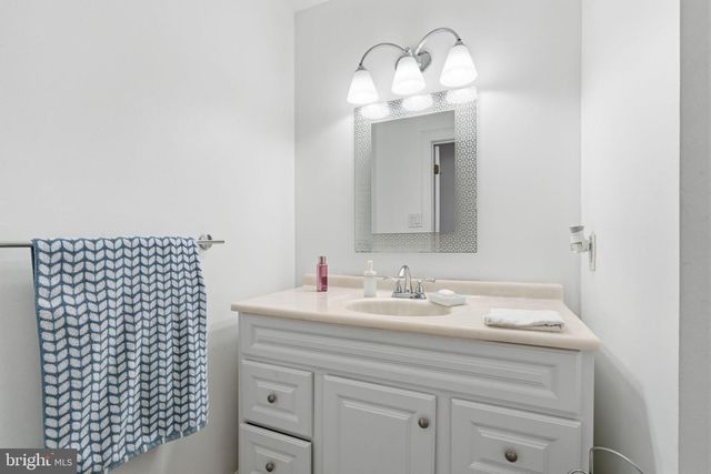 2732 WOODSVIEW DR, Bensalem, PA 19020