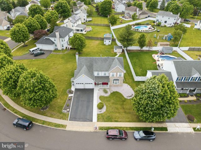 2732 WOODSVIEW DR, Bensalem, PA 19020