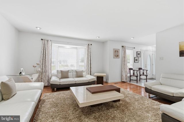 2732 WOODSVIEW DR, Bensalem, PA 19020