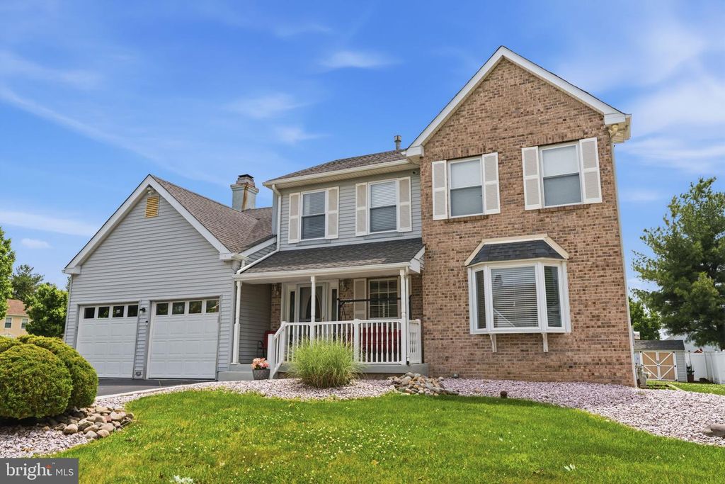 2732 WOODSVIEW DR, Bensalem, PA 19020