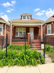 5648 S Sawyer Avenue, Chicago, IL 60629