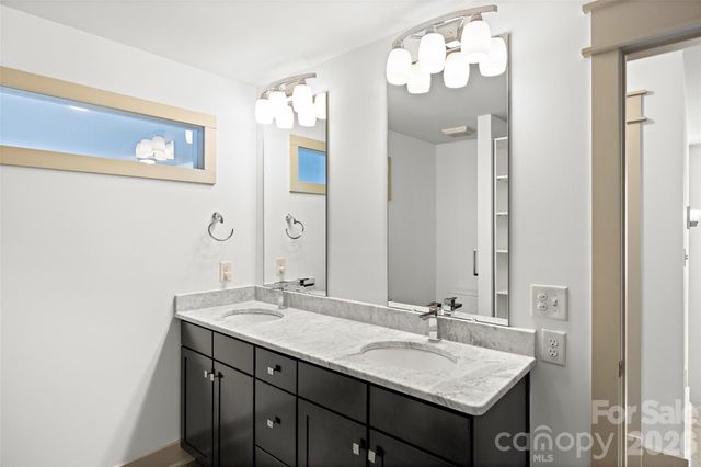 2530 Bay Street, Charlotte, NC 28205