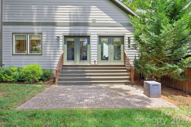 2530 Bay Street, Charlotte, NC 28205