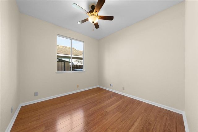 1074 Rathbone Cir, Folsom, CA 95630