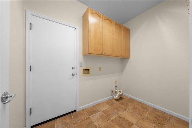 1074 Rathbone Cir, Folsom, CA 95630