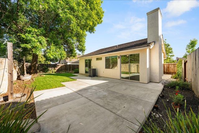 1074 Rathbone Cir, Folsom, CA 95630