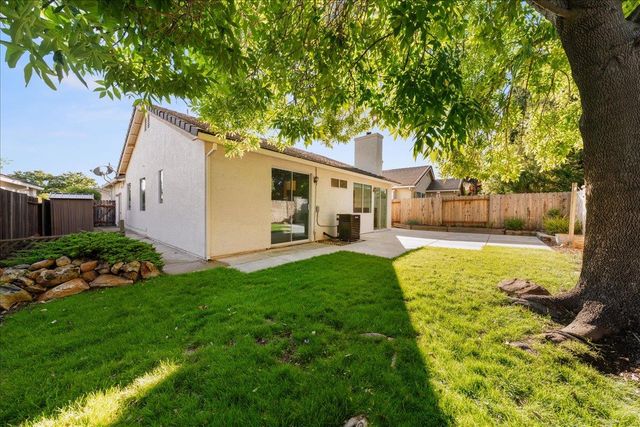 1074 Rathbone Cir, Folsom, CA 95630