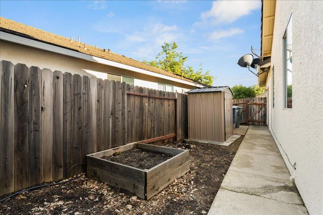 1074 Rathbone Cir, Folsom, CA 95630