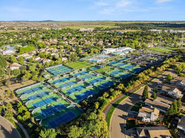 1074 Rathbone Cir, Folsom, CA 95630