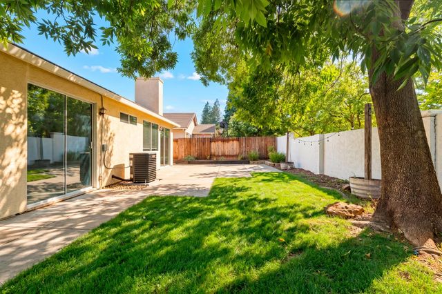 1074 Rathbone Cir, Folsom, CA 95630