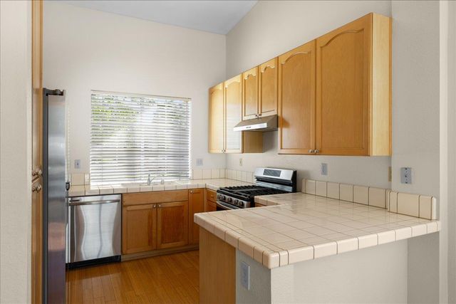 1074 Rathbone Cir, Folsom, CA 95630