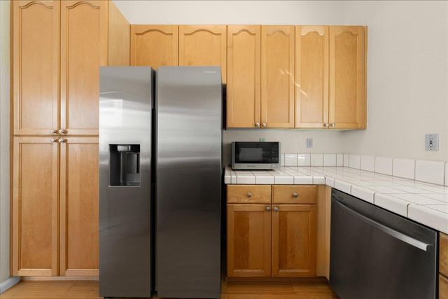 1074 Rathbone Cir, Folsom, CA 95630