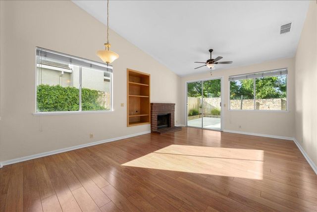 1074 Rathbone Cir, Folsom, CA 95630