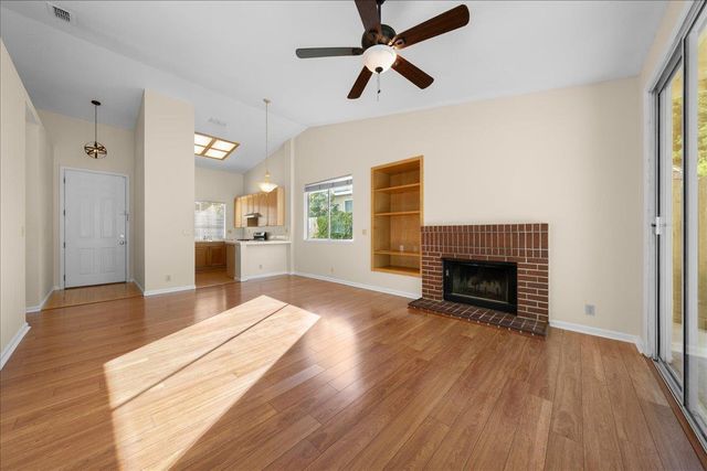 1074 Rathbone Cir, Folsom, CA 95630