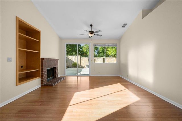 1074 Rathbone Cir, Folsom, CA 95630