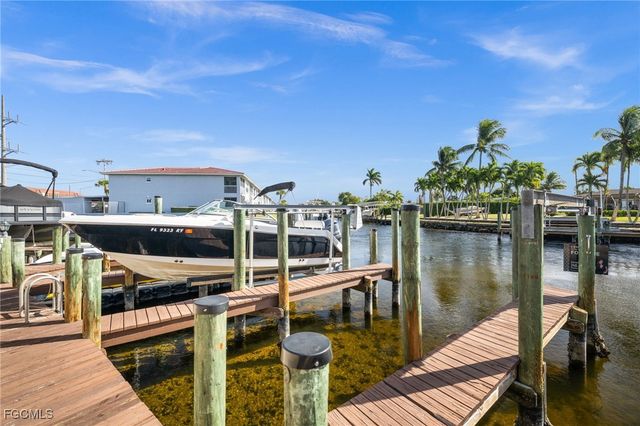 4803 SW Santa Barbara CT 8, Cape Coral, FL 33914