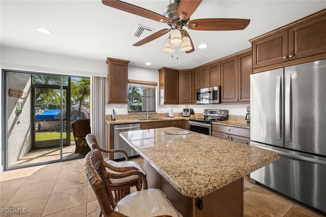 4803 SW Santa Barbara CT 8, Cape Coral, FL 33914